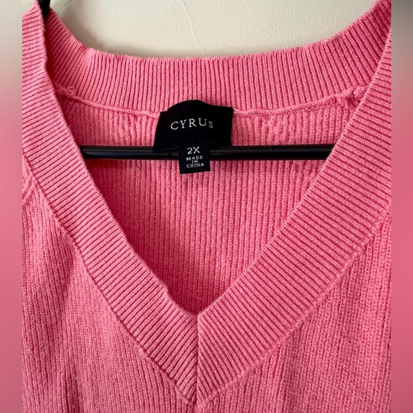 Cyrus Pink V-Neck Sweater Lightweight Knit - Picture 3 of 3